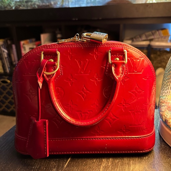 Louis Vuitton Alma bb vernis red double handle with lock & 2 keys - Picture 1 of 16